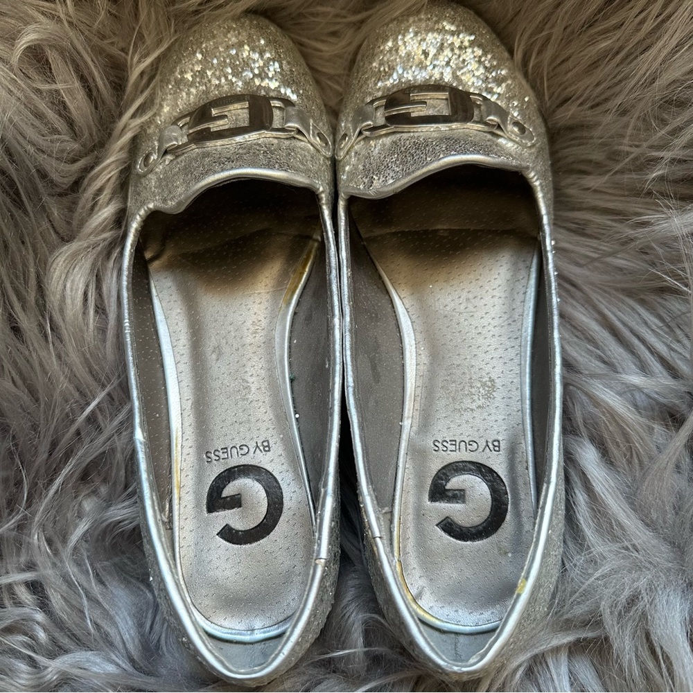 Silver Sparkle Glittle G By Guess Womens Flats Size 6